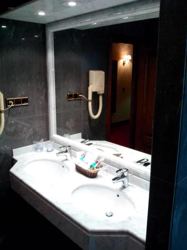 جناح، Hotel Lozano 3/6
