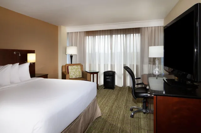 غرفة تنفيذية بسرير كينج، Memphis Marriott East 2/3