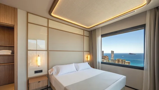 جناح كلوب جونيور بانورامي بسرير مزدوج بإطلالة على البحر مع أريكة، Port Benidorm 1/4