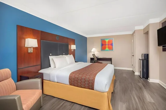 غرفة أساسية بسرير كينج، Budget Inn and Suite Atlanta Marietta Stadium 1/1