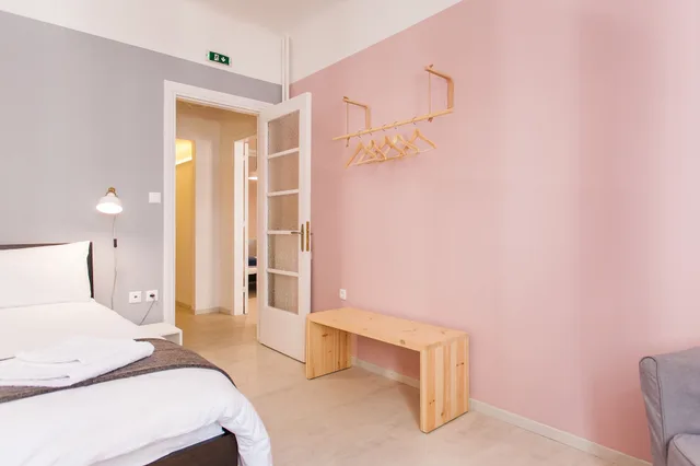 2 Bedrooms, Happy Chic, Family, Apartment, Queen Bed، Karitsi Place 4/8