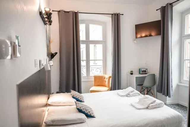 Classic, Double Bed, Hotel des Arts 3/10