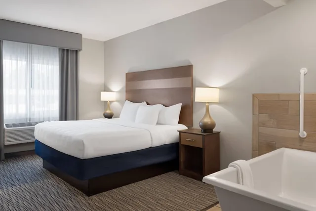 غرفة سوبيريور بسرير كينج، Little Crow Resort & Conference, Trademark by Wyndham 4/5