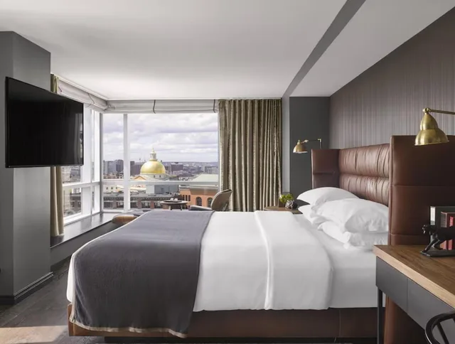 Premium, King Bed, City Skyline View، Hotel Aka Boston Common 2/6