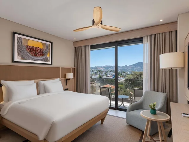 جناح سوبيريور بسرير مزدوج بإطلالة على الحديقة مع أريكة، The Bodrum Hotel Yalikavak - MGallery Collection 3/8