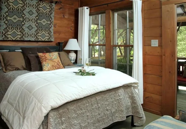 Garden, Queen Bed، Lake Rabun Hotel Restaurant 1/1