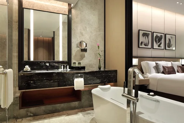 1 Bedroom, Suite, King Bed, Single Bed, InterContinental Shanghai Hongqiao NECC, an IHG Hotel 5/6