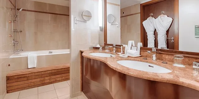 جناح جونيور بسرير كوين، Occidental Paris Levallois 1/1