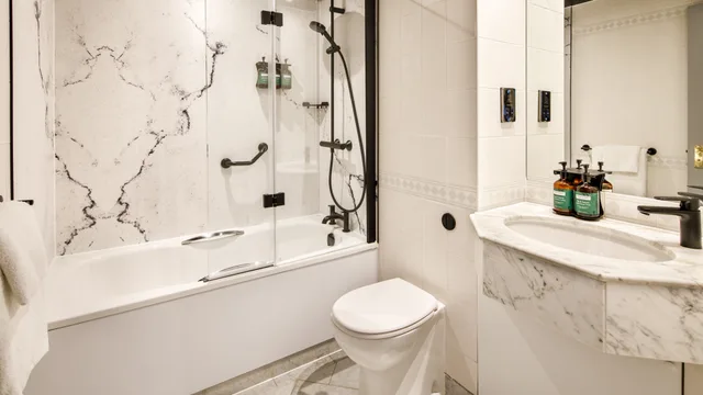 غرفة بسرير مزدوج مع أريكة، Crowne Plaza Manchester Airport 3/4