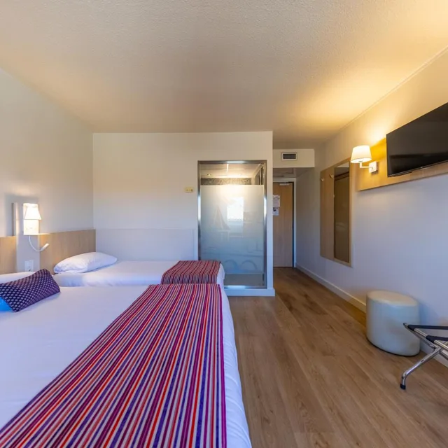 غرفة ثلاثية، INTERHOTEL ESPACE CITE 7/10