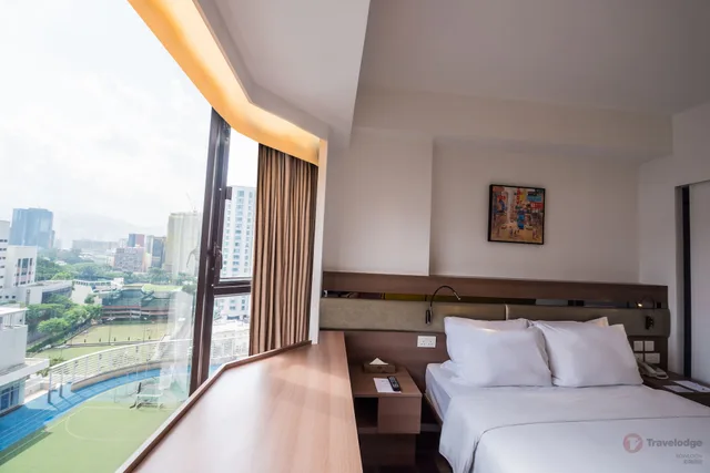 Deluxe Queen, Travelodge Kowloon 8/9