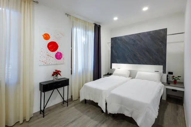 غرفة اقتصادية مفردة بسرير مزدوج، Crossroad Hotel 1/3