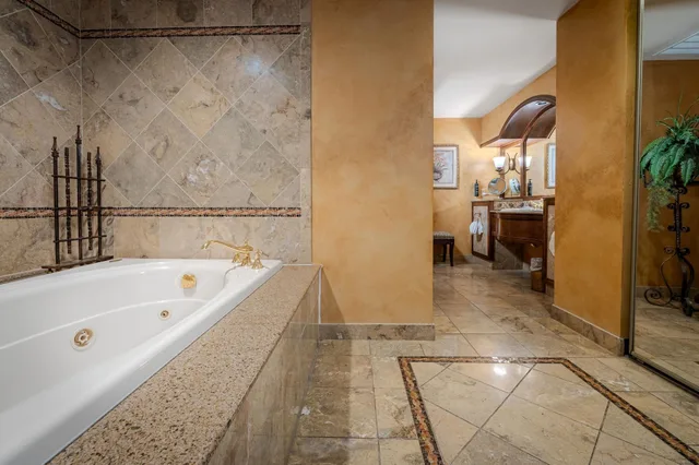 جناح رئاسي، Chateau On the Lake Resort Spa And Convention Centre 3/4