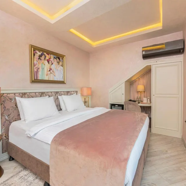 غرفة ديلوكس بسرير كينج بإطلالة على البحر، Ayramin Deluxe Hotel 1/5