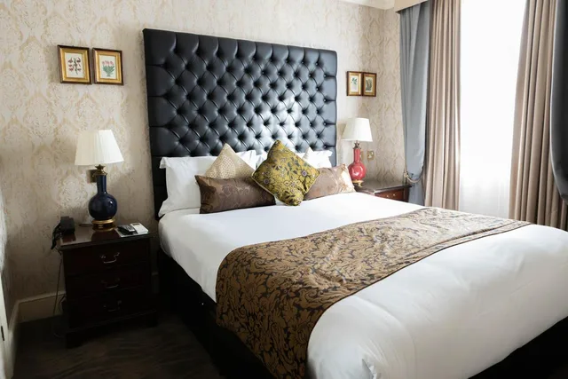 جناح بغرفتي نوم، The Leonard Hotel 3/8