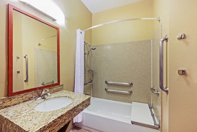 جناح بسرير كوين بغرفة نوم واحدة لذوي الإعاقة، Candlewood Suites El Paso 5/7