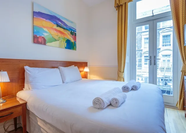 1 Bedroom, Castletown, Apartment, King Bed, Private Bathroom, Sofa، Castletown House 1/10