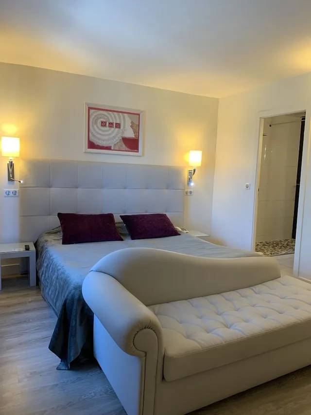 غرفة سوبيريور بسريرين منفصلين مع أريكة، Les Criquets HÔtel Restaurant Spa 2/4
