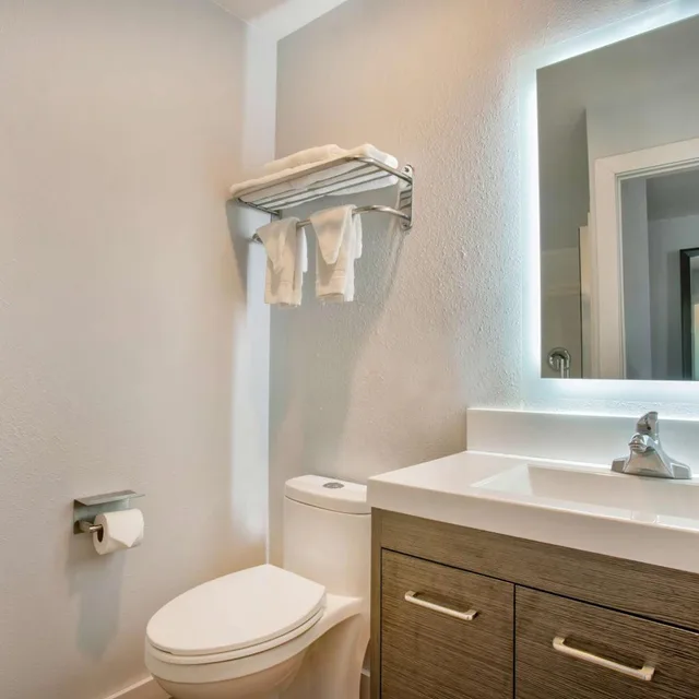 Room, 2 Queen Beds, Studio6 Suites Albany, OR 5/5
