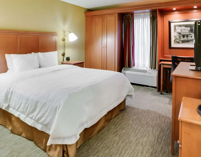 Select, Queen Bed، Pittsburgh Airport Inn and Suites 1/3