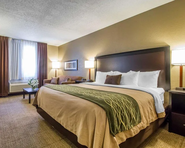 غرفة بسرير كينج، Quality Inn Harlan, KY 1/3