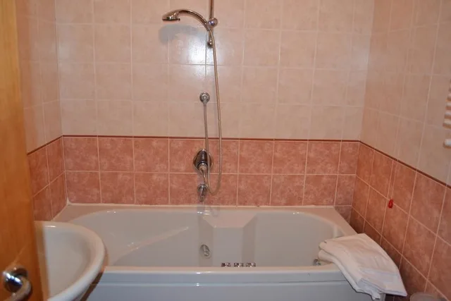 غرفة بسرير كوين، Hotel Maita 4/4