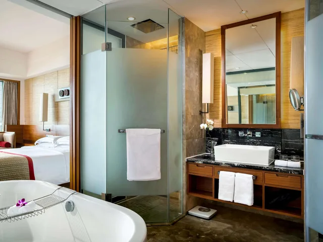 غرفة تنفيذية بسرير كينج بإطلالة على البحر، Pullman Oceanview Sanya Bay Resort and Spa 6/8