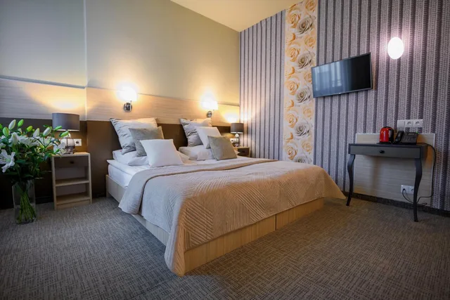 غرفة بسرير مزدوج بحمام خاص، HOTEL KAZIMIERZ III 8/10