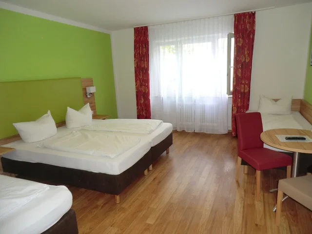 Family, 4 Beds, Hotel Pension Haydn 1/3