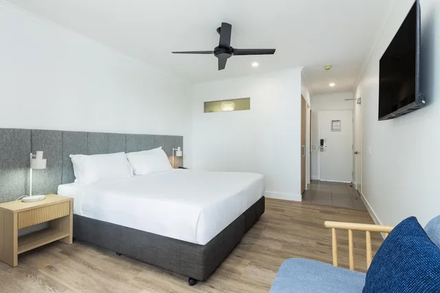غرفة بريميير بسريرين كينج بإطلالة على المسبح بغرفتي نوم، Oaks Port Douglas Resort 3/5