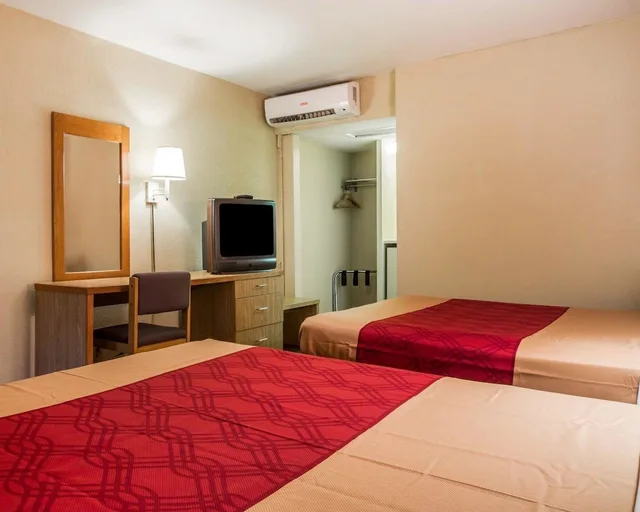 غرفة قياسية بسريرين كوين، Econo Lodge Atlanta College Park 2/3