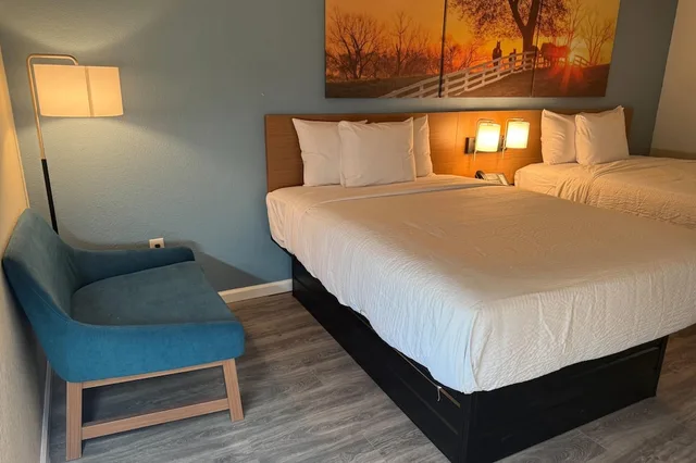 غرفة بسريرين كوين، Days Inn & Suites by Wyndham Festus 4/9