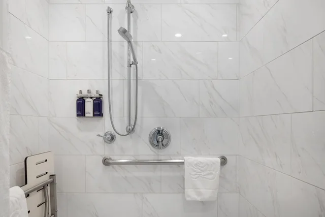 غرفة بسرير مزدوج لذوي الإعاقة، Millwood Inn And Suites 5/6