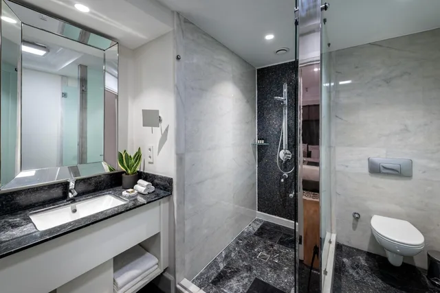 جناح بسرير كوين بشرفة، The Stay Boulevard Nisantasi 2/3