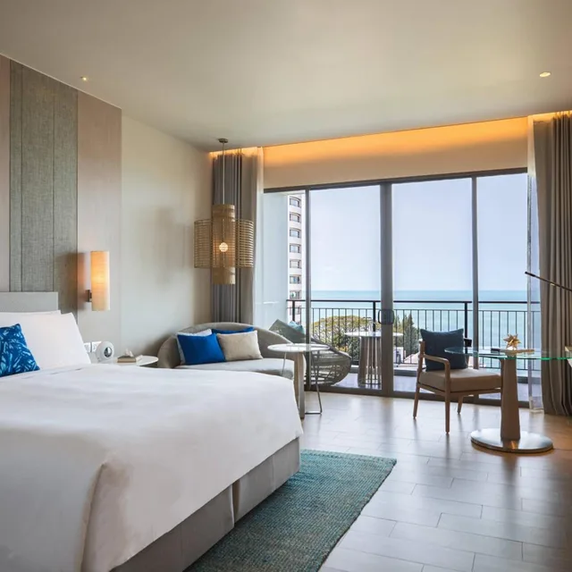 غرفة بإطلالة على البحر بشرفة، Renaissance Pattaya Resort Spa 2/10
