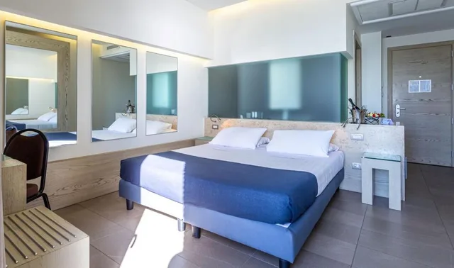 Superior, Triple, Sea View, Balcony, Aran Blu 2/2
