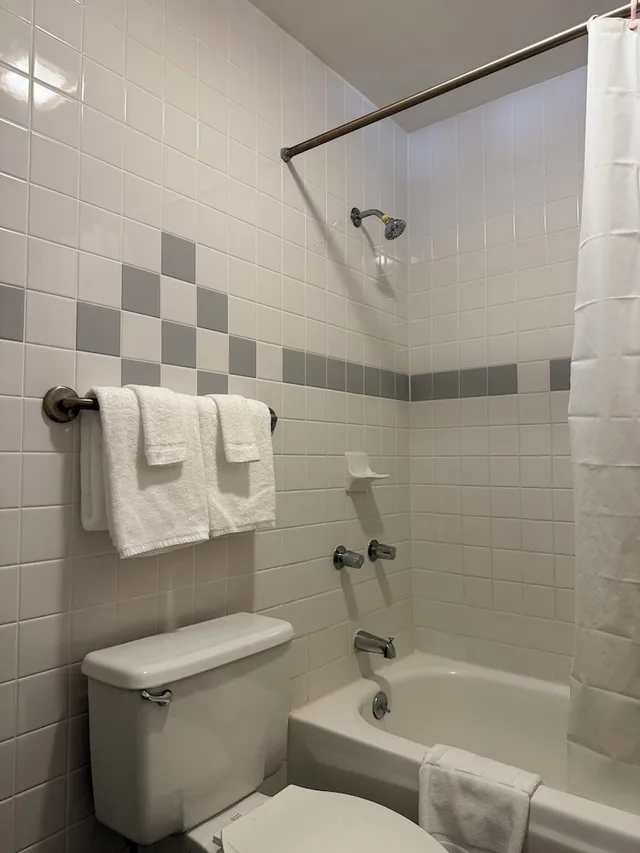 Room, Queen Bed, Harmon Loop Hotel 5/7