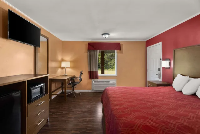 غرفة بسرير كينج للمدخنين، Econo Lodge Cornersville I-65 3/3
