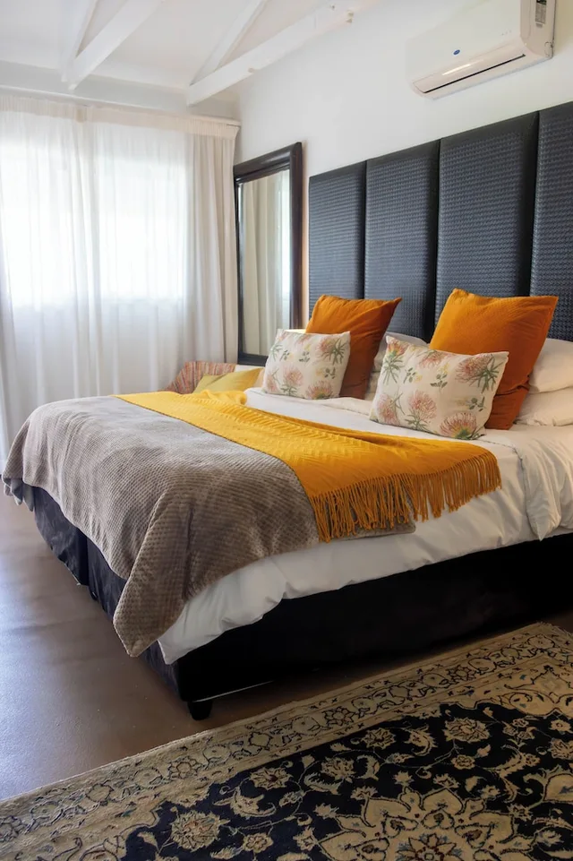 Standard, King Bed, The Rez 1/6