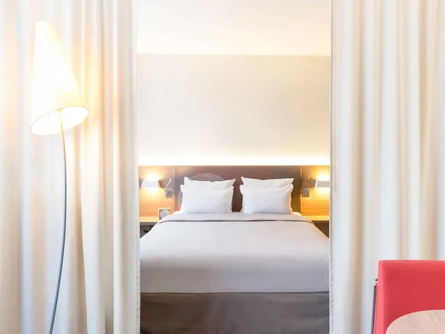 Executive, Suite, 1 Double and 1 Single Bed, Novotel Suites Geneve Aeroport 3/10