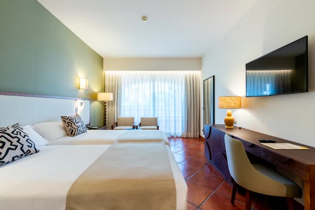 غرفة بسرير مزدوج بإطلالة على البحر، Puerto Antilla Grand Hotel 1/2