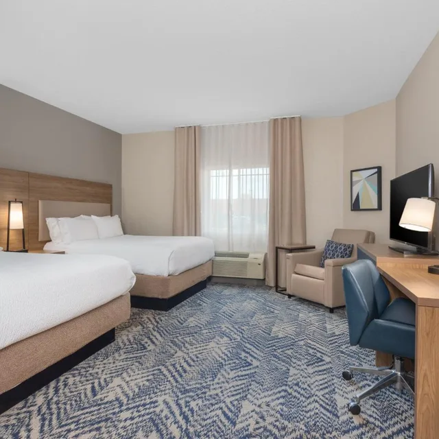 جناح بسرير كوين، Candlewood Suites La Crosse 1/2