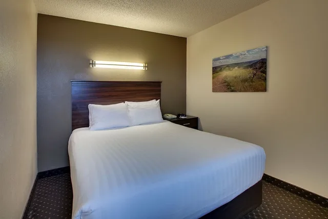 غرفة اقتصادية بسرير كوين، Expressway Inn 2/4