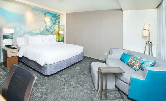 Room, King Bed, Sofa, High Floor, Courtyard Redwood City 3/7