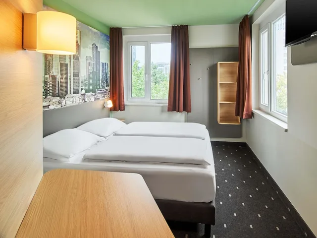 غرفة بسرير كوين، B&B Hotel Frankfurt-West 4/7