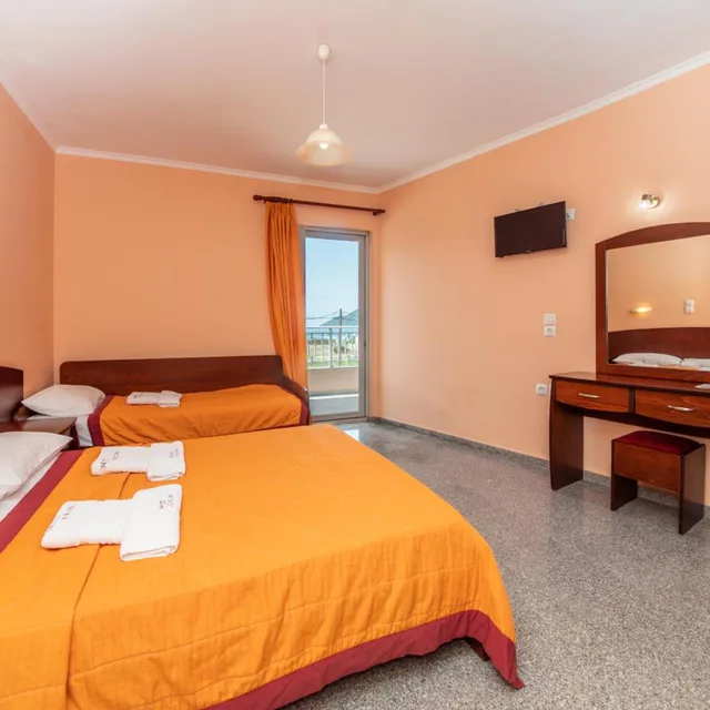 غرفة ثلاثية بإطلالة على البحر، Kalias Hotel 2/10