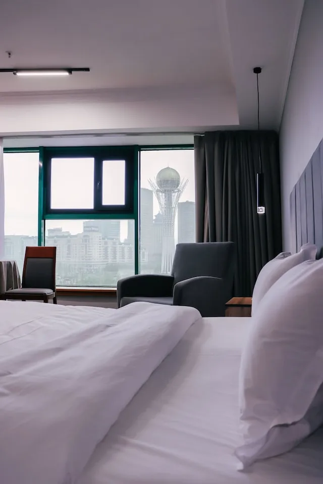 Standard, King Bed, City View, Diplomat Hotel Business Center 1/8