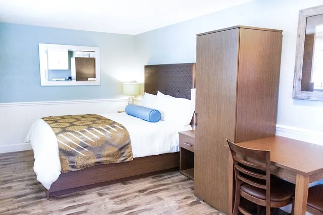 Sea Breeze, Deluxe, Queen Bed, Pet Friendly، Ocean Echo Inn And Beach Cottages 1/4