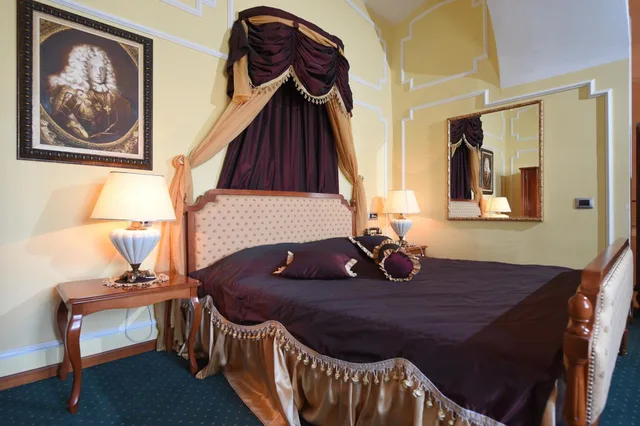 جناح ملكي، Hotel Leopold I 4/5