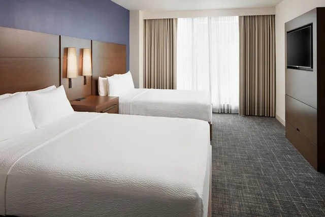 جناح بسريرين كوين بإطلالة على المدينة بغرفة نوم واحدة مع أريكة لذوي الإعاقة، Residence Inn by Marriott Reston 1/3